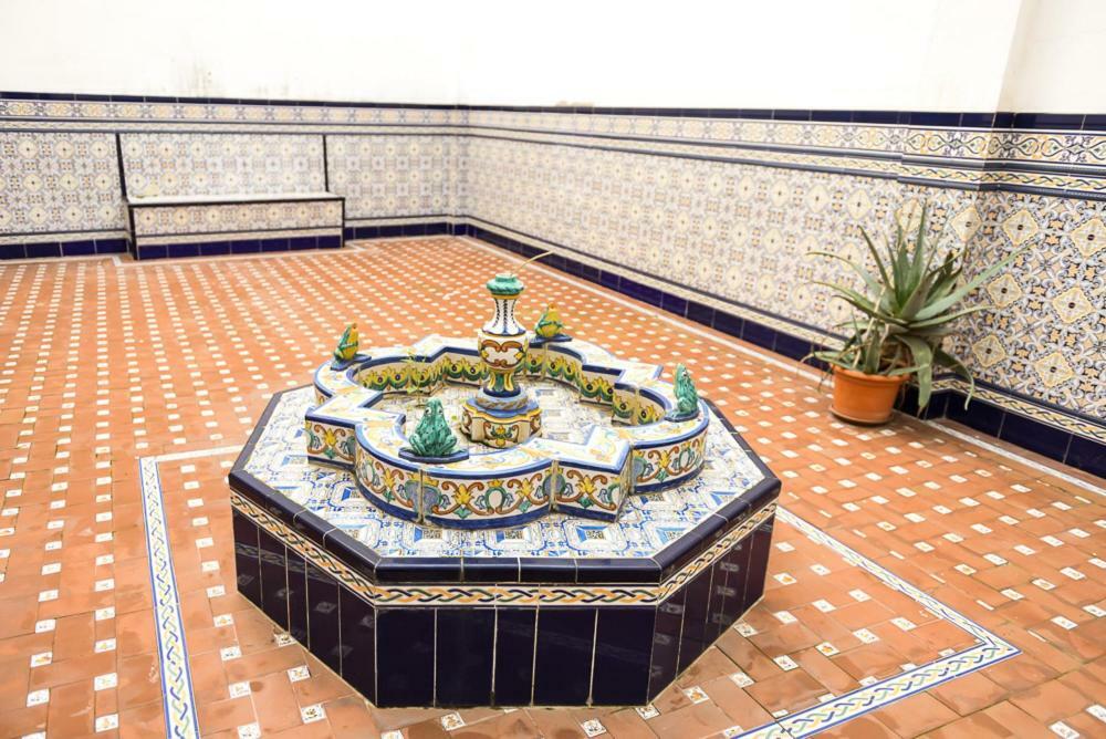 Serva La Bari Shared Apartment Севилья Экстерьер фото