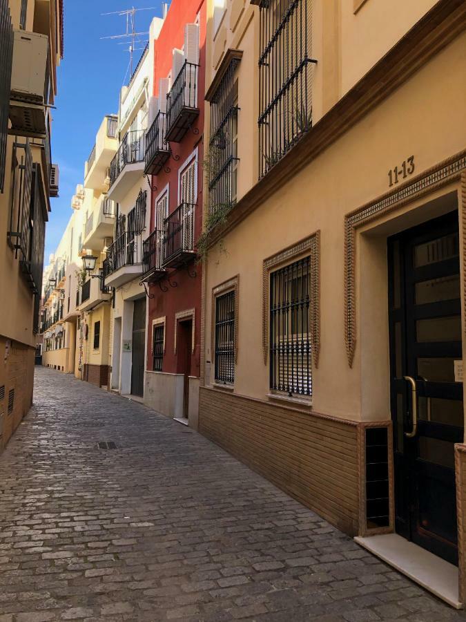 Serva La Bari Shared Apartment Севилья Экстерьер фото
