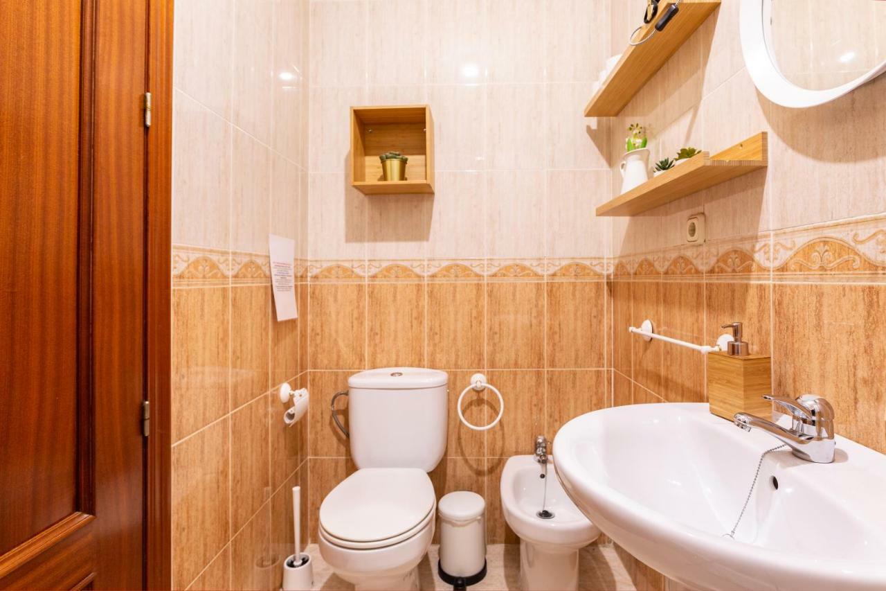 Serva La Bari Shared Apartment Севилья Экстерьер фото
