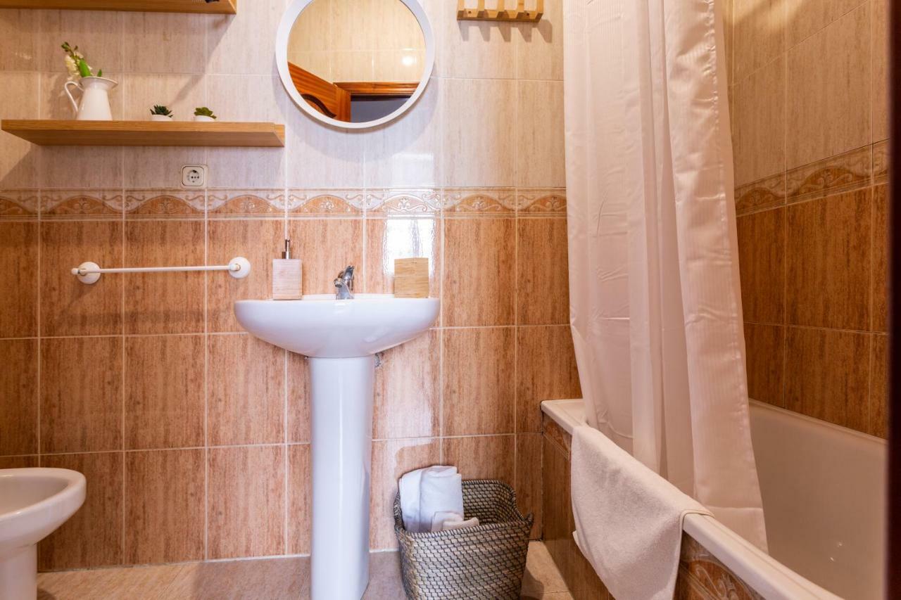 Serva La Bari Shared Apartment Севилья Экстерьер фото