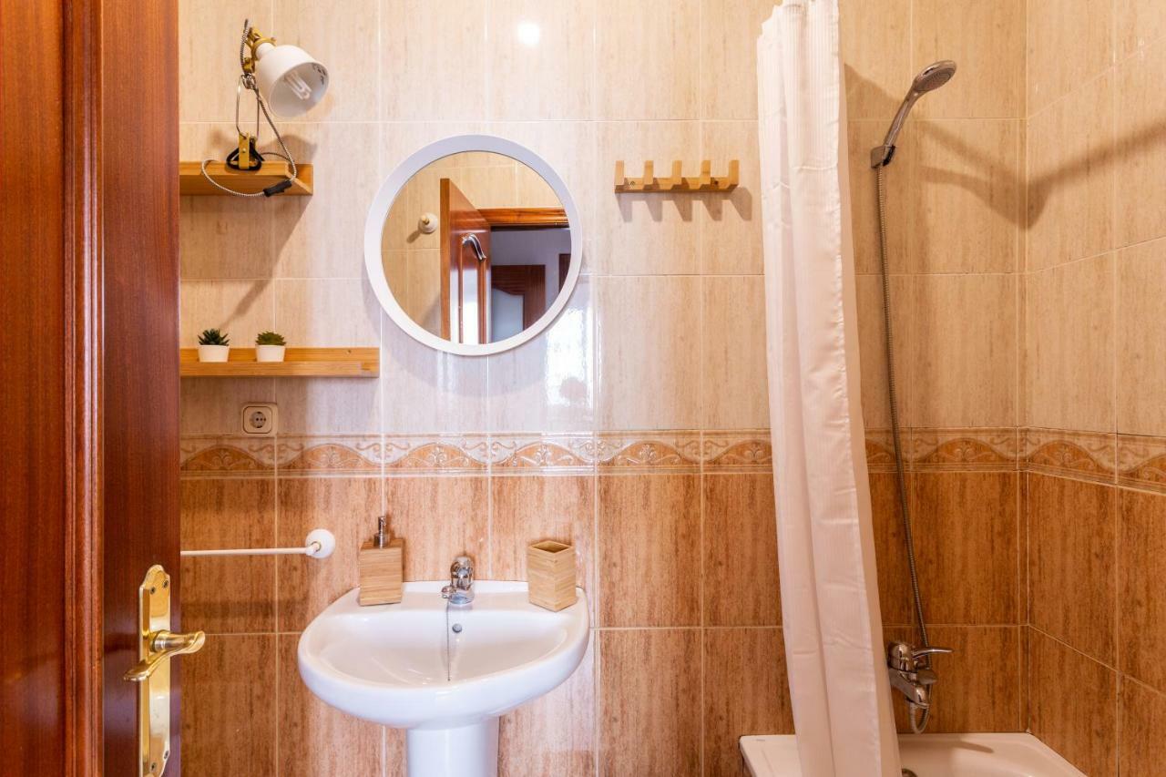 Serva La Bari Shared Apartment Севилья Экстерьер фото