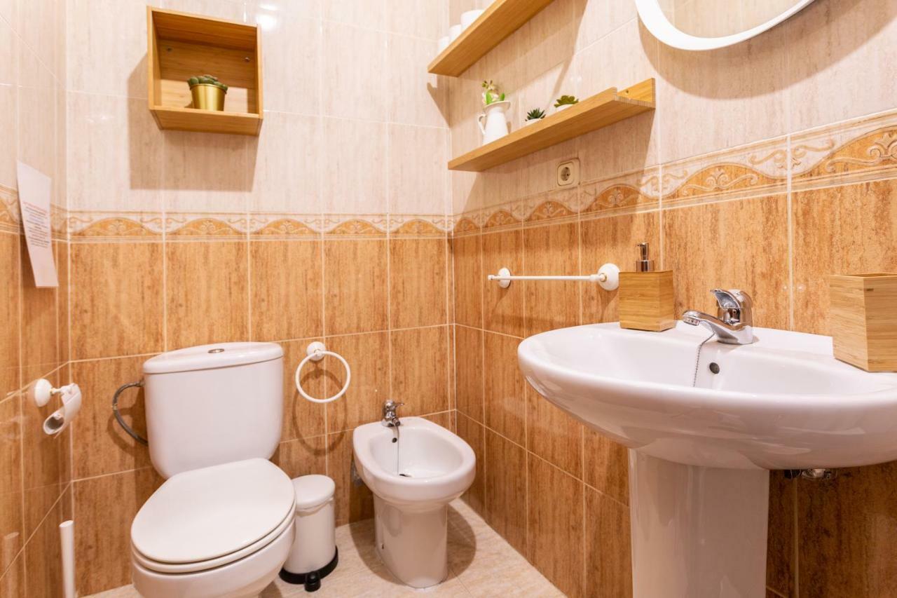 Serva La Bari Shared Apartment Севилья Экстерьер фото