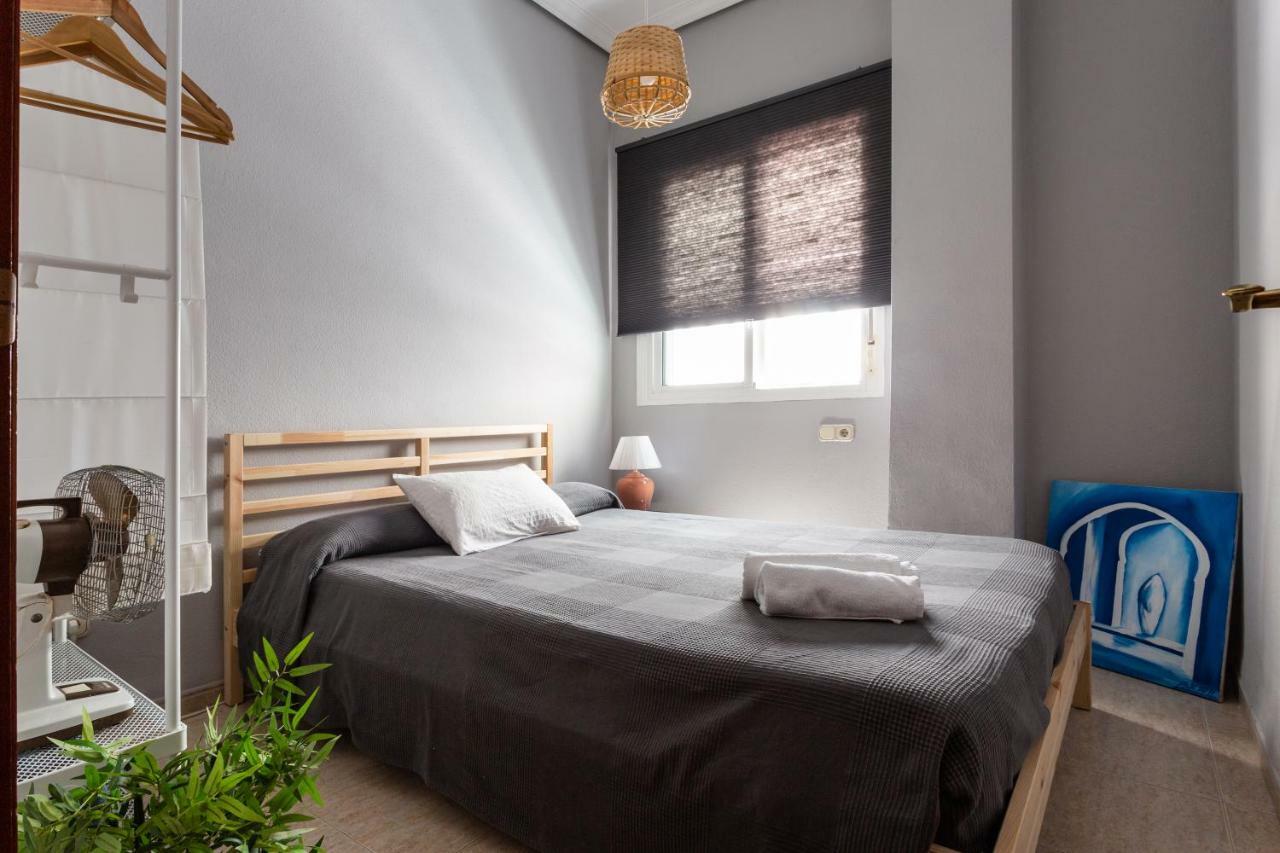 Serva La Bari Shared Apartment Севилья Экстерьер фото