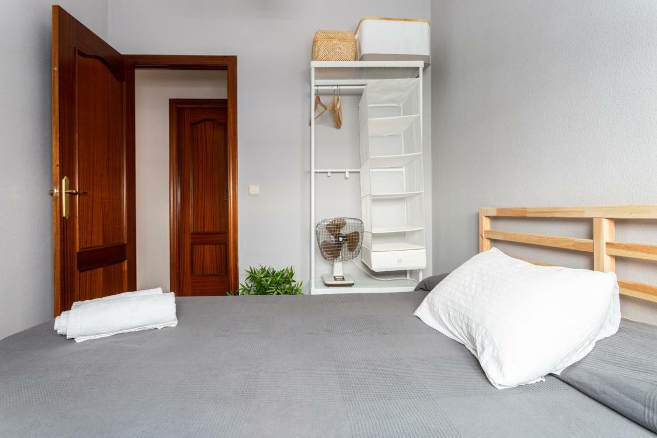 Serva La Bari Shared Apartment Севилья Экстерьер фото