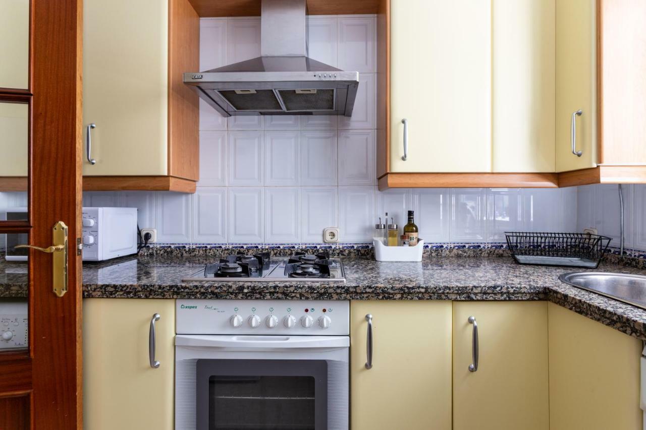 Serva La Bari Shared Apartment Севилья Экстерьер фото