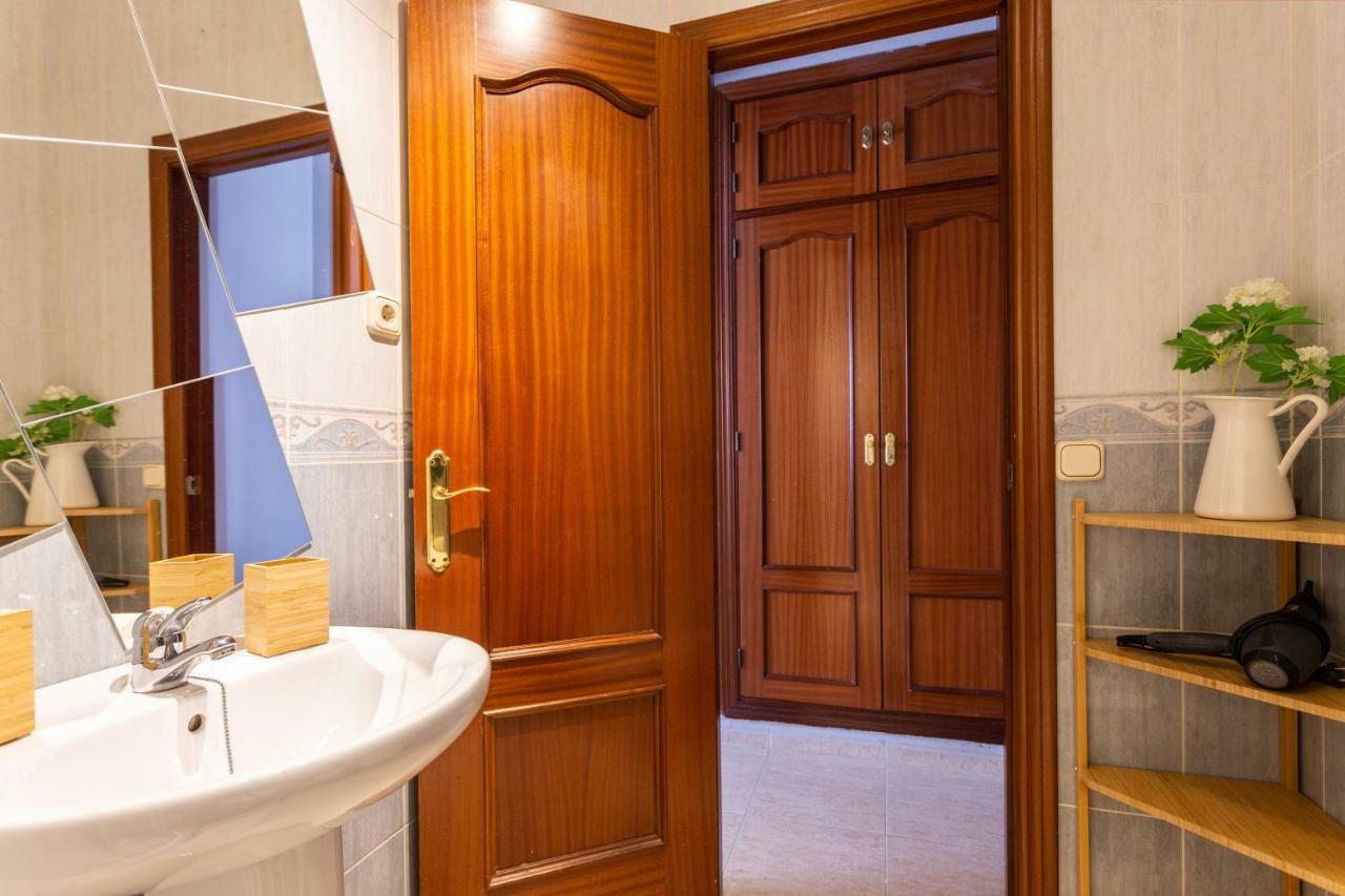 Serva La Bari Shared Apartment Севилья Экстерьер фото