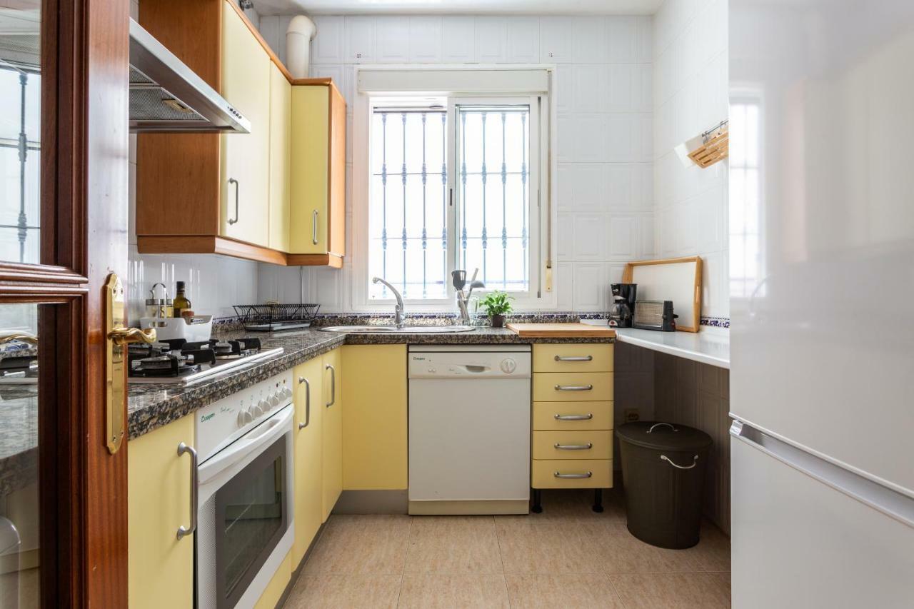 Serva La Bari Shared Apartment Севилья Экстерьер фото