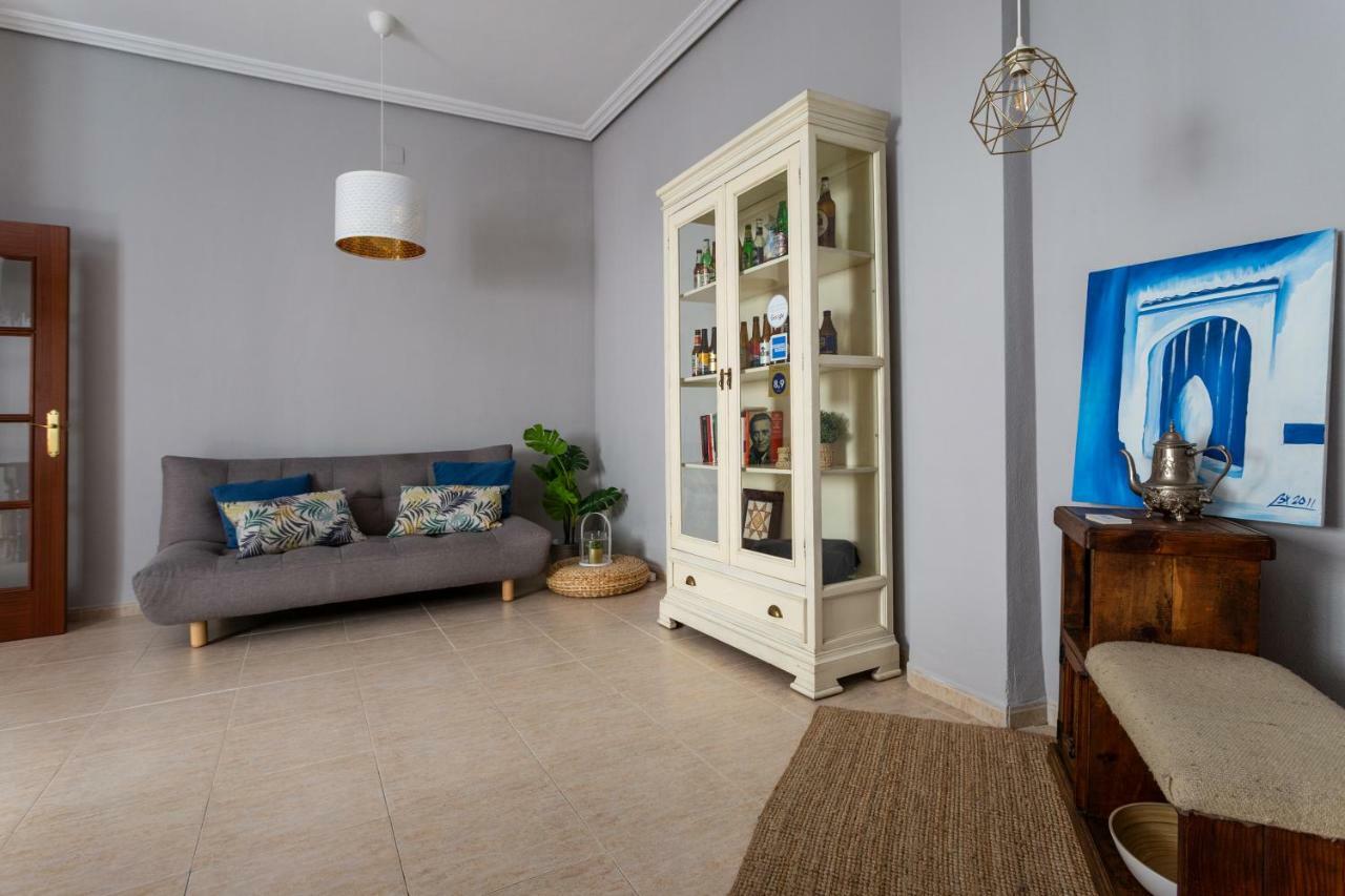 Serva La Bari Shared Apartment Севилья Экстерьер фото