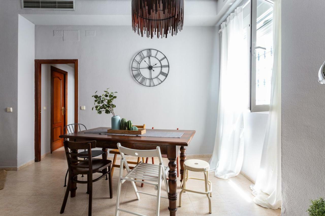 Serva La Bari Shared Apartment Севилья Экстерьер фото
